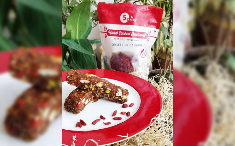 Dates & Nuts Energy Bar